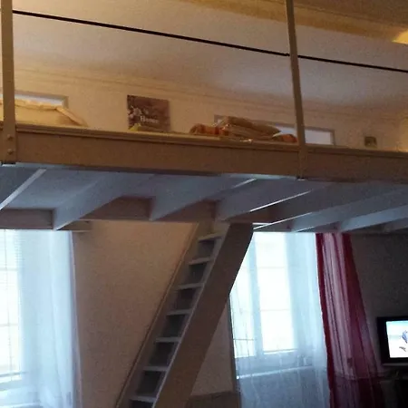 Coquet En Mezzanine Nuit Pour 2 Personnes Apartamento